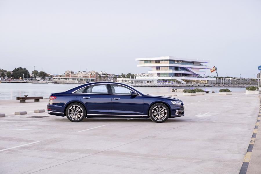  Audi A8 55 TFSI Quattro (D5) 2017 года  (WW) (фото 39 из 40)